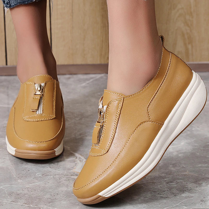 Women’s Flat Sports Shoes